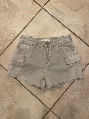 PacSun Women's Light Gray Cargo Shorts with Frayed Hem